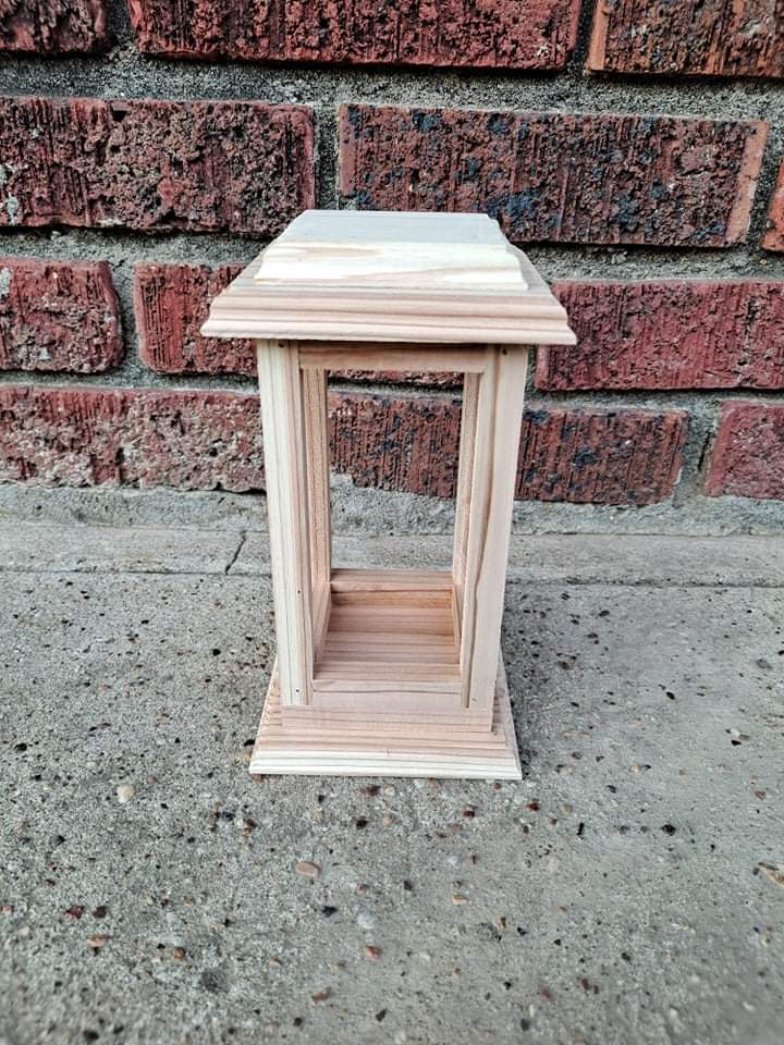 MINI ELEGANT WOODEN LANTERN